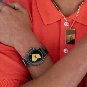 Montre Unisexe 30mm Cadran Noir Carte Guyane Doré Bracelet Plastique Noir 3atm